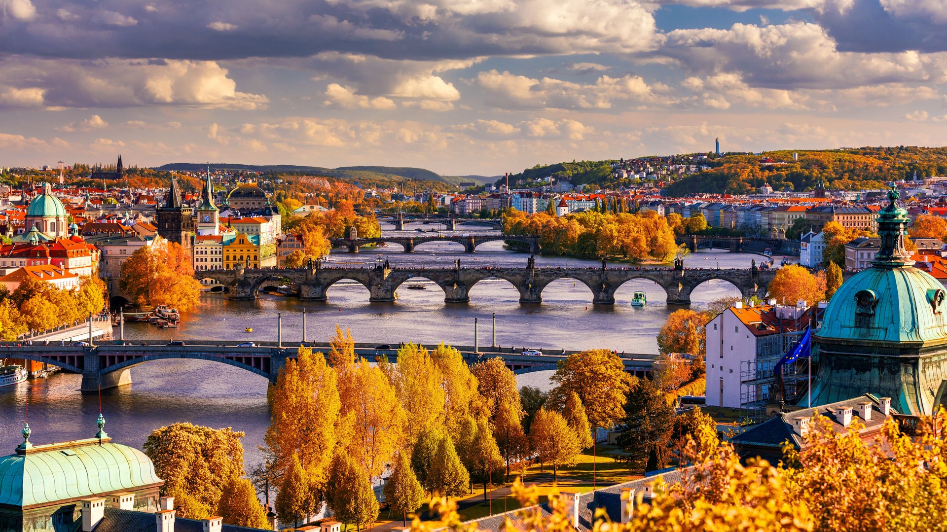 Prag, Fotoquelle: https://media.visitczechia.com/asset-page/309379-karluv-most-praha-charles-bridge-prague